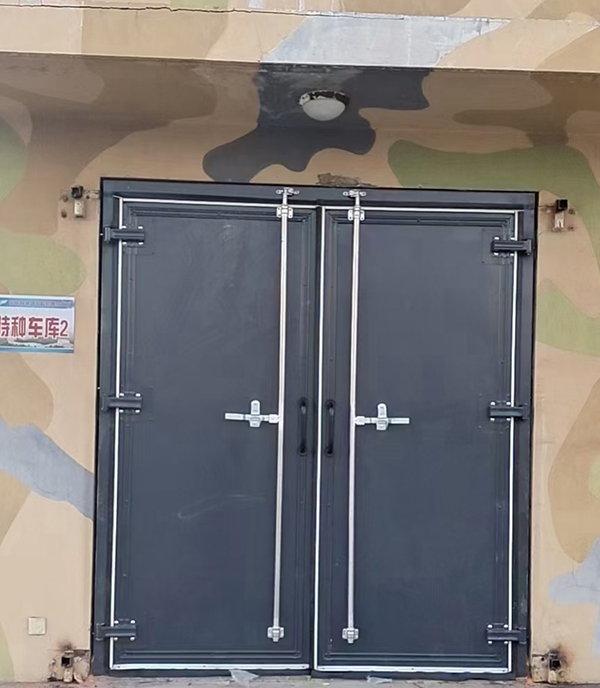 七里河工业平开门