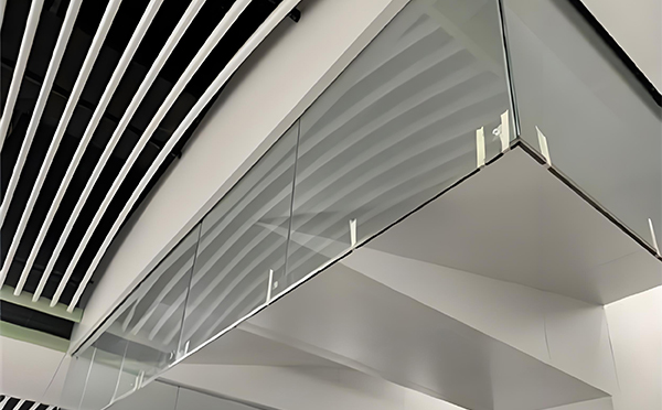 七里河玻璃挡烟垂壁