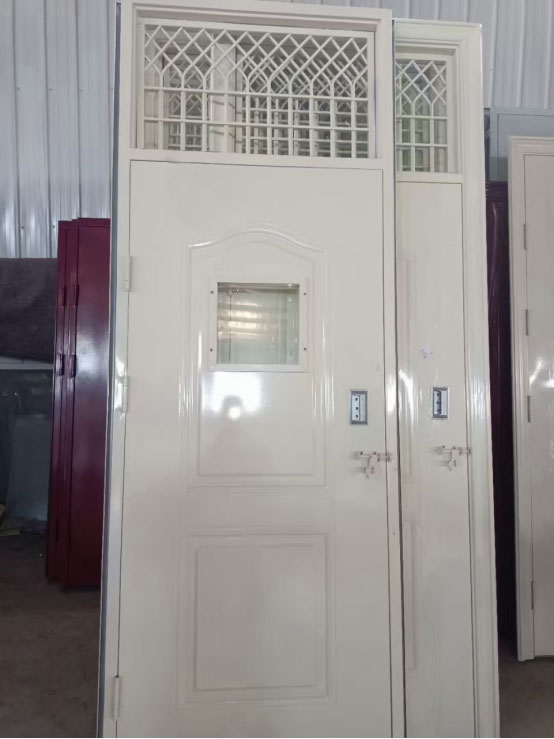 七里河学校教室门