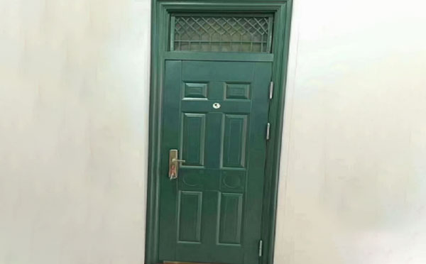 七里河学校教室门