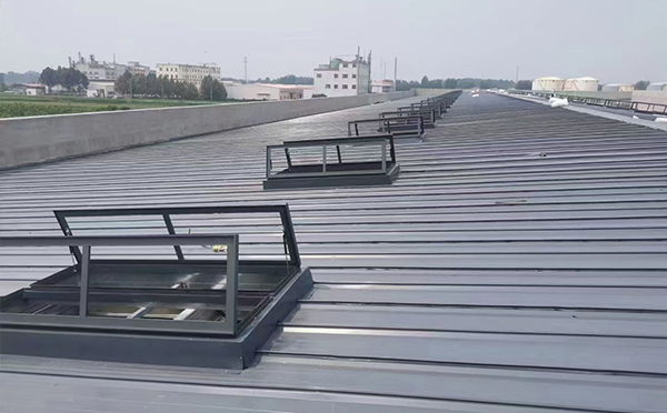 某中学室内体育馆七里河排烟窗改造项目