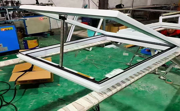 某地下车库出入口七里河排烟窗配置工程